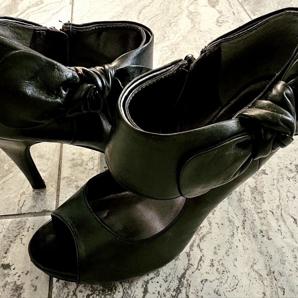 Nine West Peep Toe Heel With Side Bow